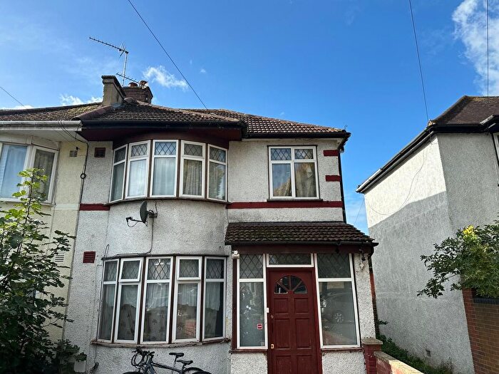 4 Bedroom Terraced House To Rent In Westbury Avenue, Southall, UB1