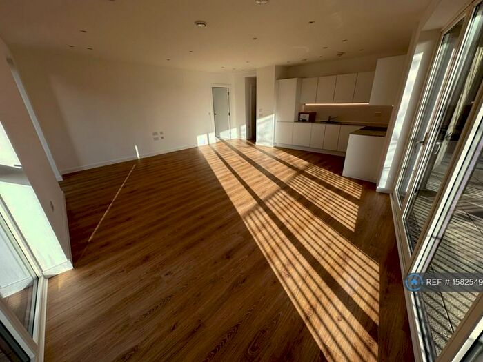 3 Bedroom Flat To Rent In Dockley Road, London, SE16