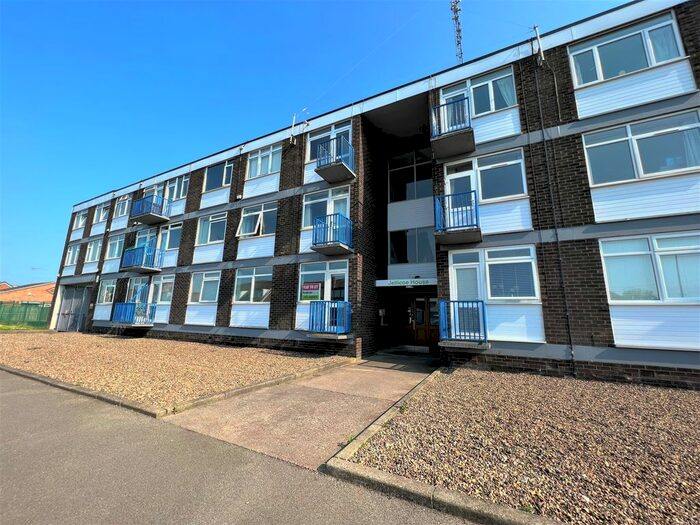 2 Bedroom Flat To Rent In Capstan Road, Hull, HU6
