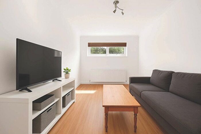 1 Bedroom Flat To Rent In Shepperton, Surrey, TW17