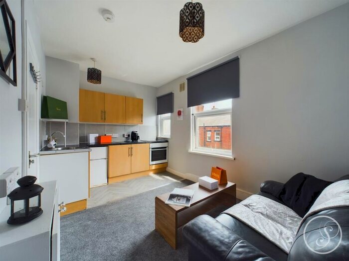 3 Bedroom Terraced House For Sale In Hillcrest View, LS7
