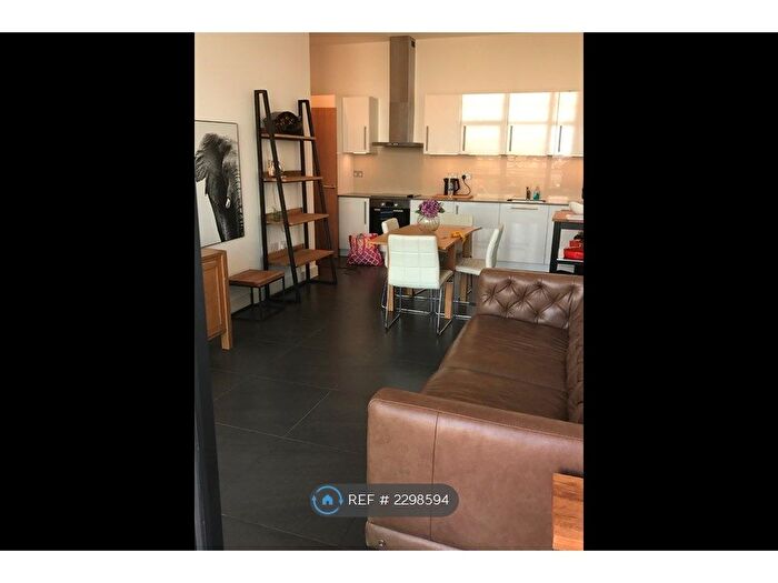 2 Bedroom Flat To Rent In Powis Street, London, SE18
