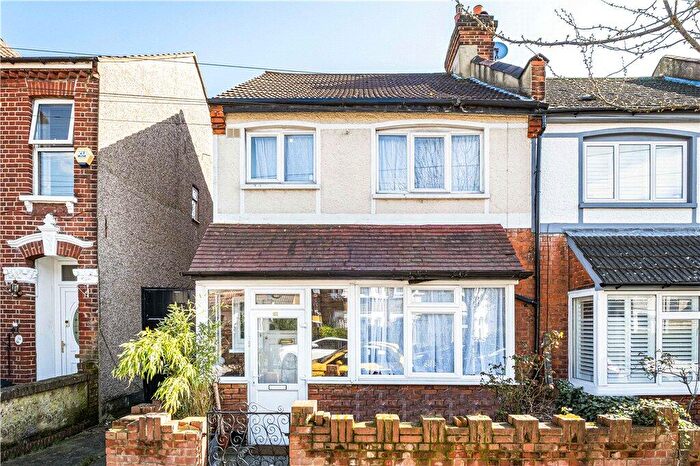 3 Bedroom End Of Terrace House For Sale In Hunter Road, Thornton Heath, CR7