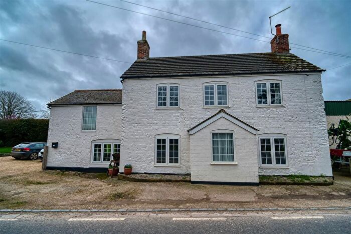 5 Bedroom Cottage For Sale In Bagber, Sturminster Newton, DT10