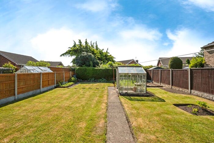 2 Bedroom Detached Bungalow For Sale In Kirton Lane, Thorne, Doncaster, DN8