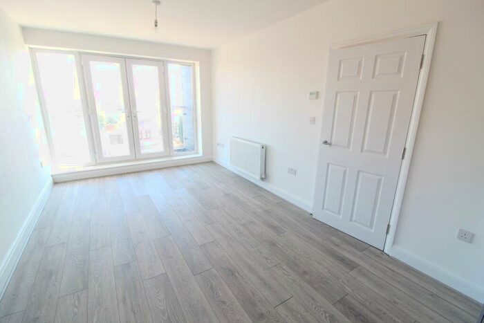 2 Bedroom Apartment To Rent In Viscount House, Rochford Road, Southend-on-Sea, SS2