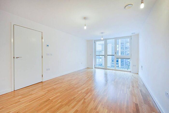 1 Bedroom Flat To Rent In Vale Court, Brentford, TW8