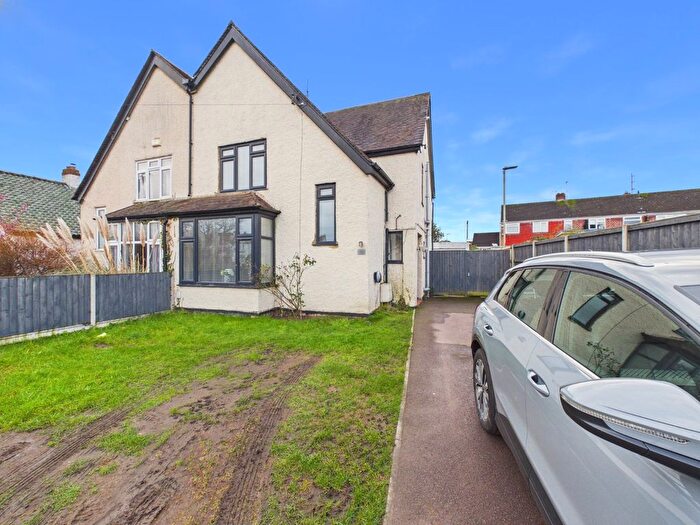 3 Bedroom Semi-Detached House For Sale In Cheltenham Road, Gloucester, Gloucestershire, GL2