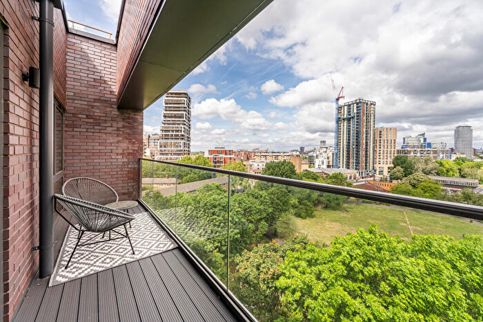 2 Bedroom Flat For Sale In Plough Road, London, SW11