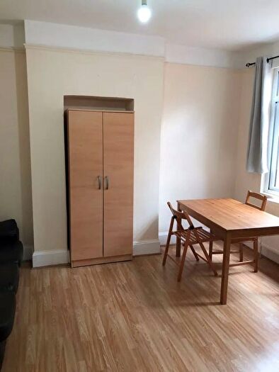 2 Bedroom Flat To Rent In Chichele Road, London, NW2