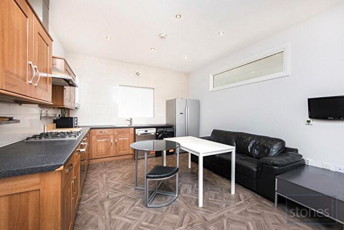 4 Bedroom Apartment To Rent In Camden Road, London, N7