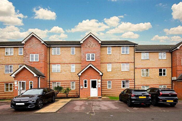 2 Bedroom Flat To Rent In Vanderville Gardens, London, N2