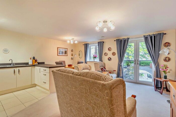 1 Bedroom Flat For Sale In Devonshire Grange, Devonshire Avenue, Roundhay, Leeds, LS8