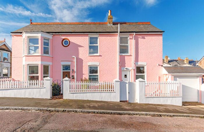 3 Bedroom Semi-Detached House For Sale In Characterful Period Property With Sea Views - Moorgreen Road, Cowes, PO31