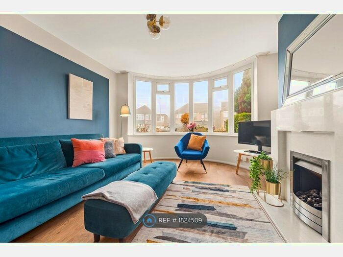 3 Bedroom Semi-Detached House To Rent In Carr Manor Drive, Leeds, LS17