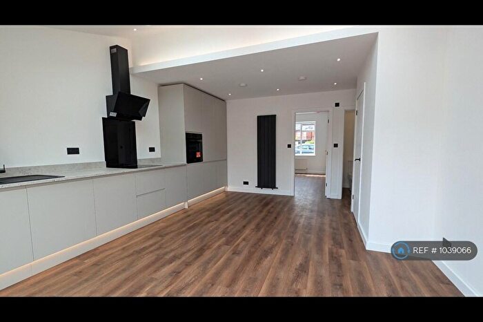 2 Bedroom Terraced House To Rent In Meadow St, Stockport, SK2