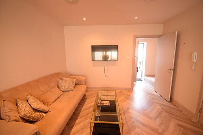 2 Bedroom Mews To Rent In Queensthorpe Road, London, SE26