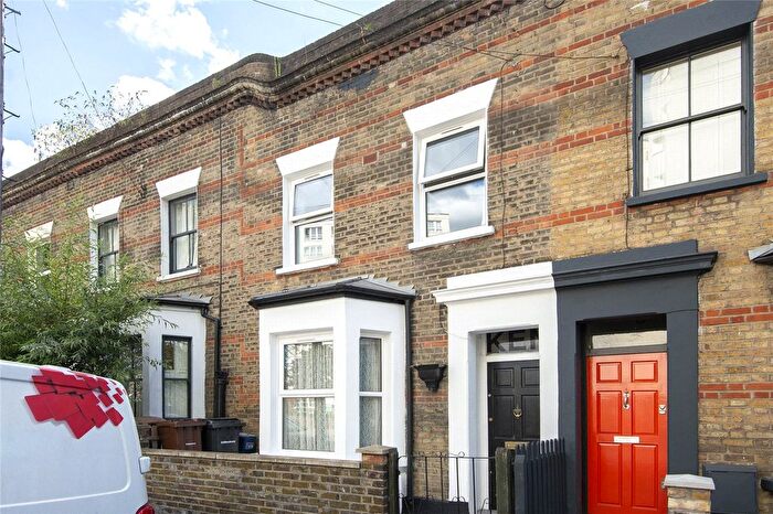 3 Bedroom Terraced House For Sale In Kenton Road, London, E9