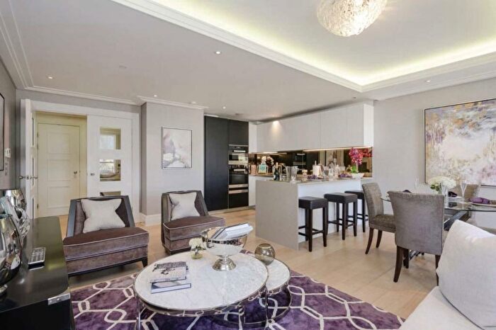 2 Bedroom Flat To Rent In Chambers Park Hill, West Wimbledon, SW20