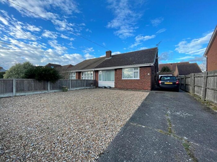2 Bedroom Bungalow For Sale In New Street, Ash, CT3