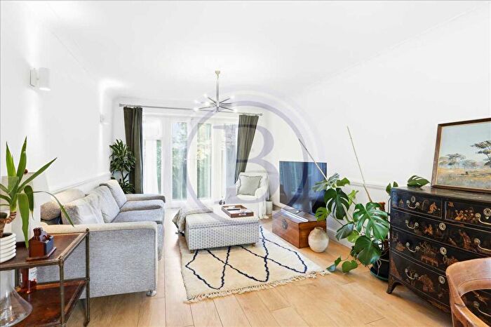 2 Bedroom Flat For Sale In Goddard Place, London, N19