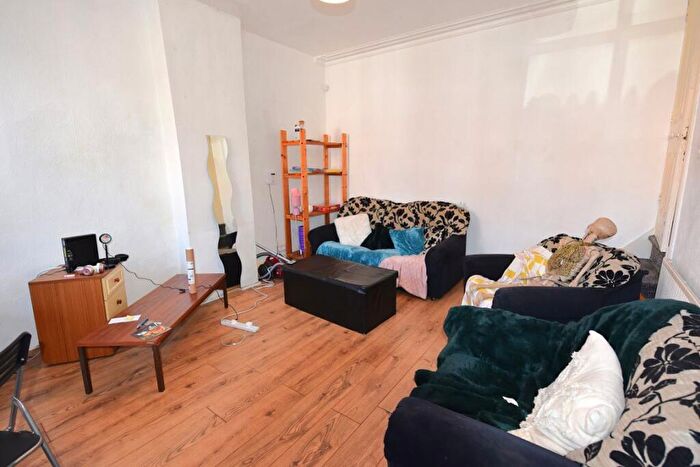 2 Bedroom House To Rent In Brudenell Street, LS6