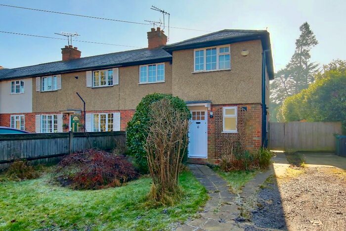 3 Bedroom Semi-Detached House To Rent In Watts Mead, Tadworth, Surrey, KT20