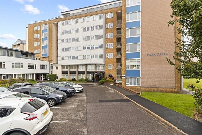 1 Bedroom Flat For Sale In Chiswick Place, Eastbourne, BN21