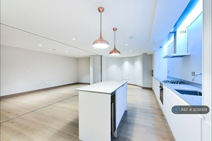 2 Bedroom Flat To Rent In Woodstock Avenue, London, NW11