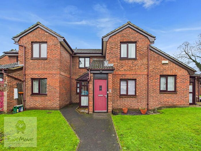 2 Bedroom Maisonette For Sale In Warblers Close, Strood, Rochester, ME2