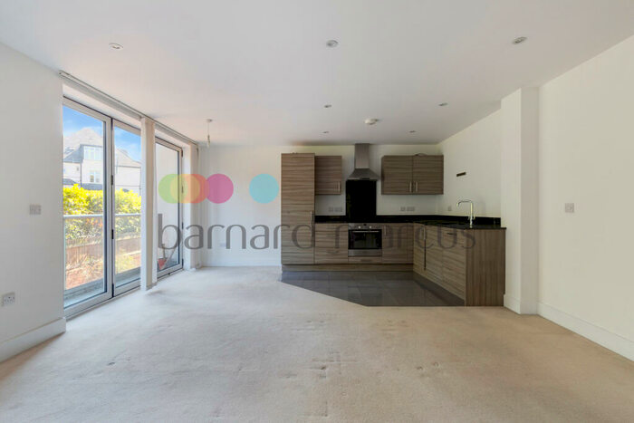 2 Bedroom Flat To Rent In Sanderstead Road, South Croydon, CR2