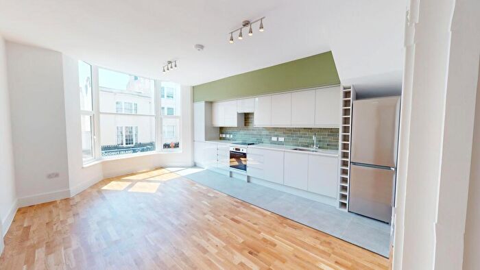 3 Bedroom Flat To Rent In Western Road, Brighton, BN1