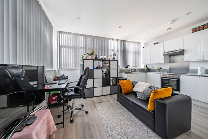 1 Bedroom Flat For Sale In Imperial Drive, Rayners Lane, Harrow, HA2