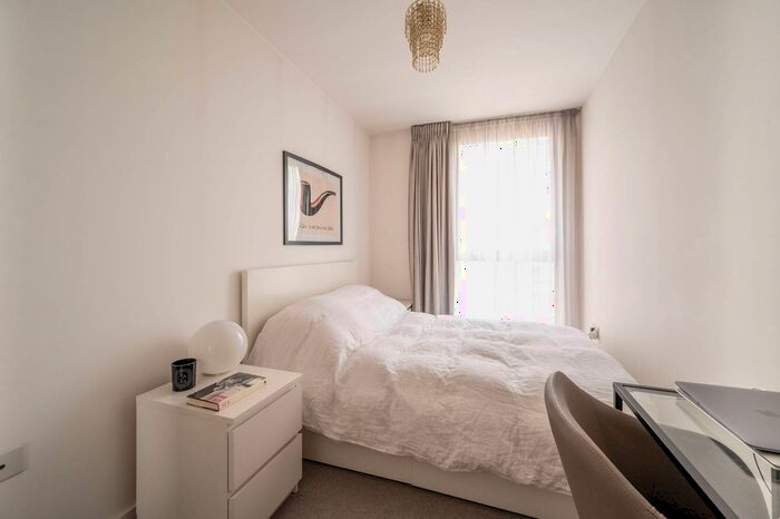 3 Bedroom Flat To Rent In .Stratford, Stratford, London, E15