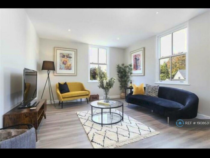 2 Bedroom Flat To Rent In Hatchlands Road, Redhill, RH1