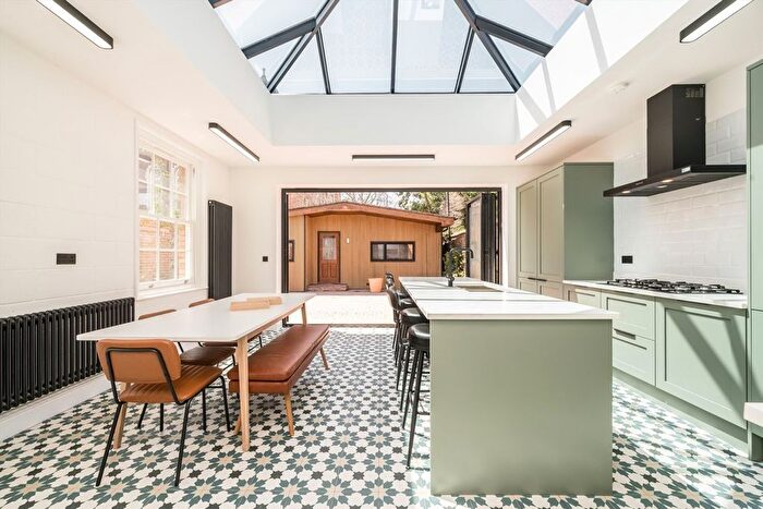 4 Bedroom Property For Sale In Munster Road, Fulham, SW6