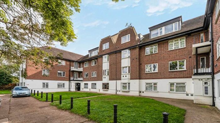 3 Bedroom Flat To Rent In Great West Road, Osterley, TW7