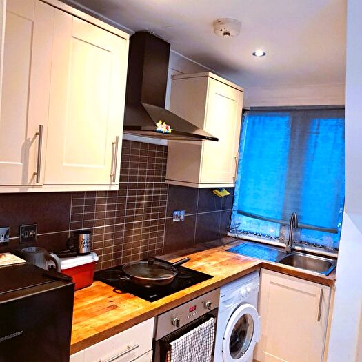 1 Bedroom Flat To Rent In High Street, Hornchurch, RM11