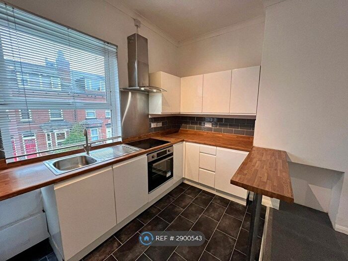 2 Bedroom Flat To Rent In Edinburgh Road, Leeds, LS12