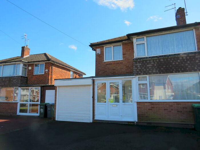 3 Bedroom Semi-Detached House To Rent In Theodore Close, Oldbury, B69