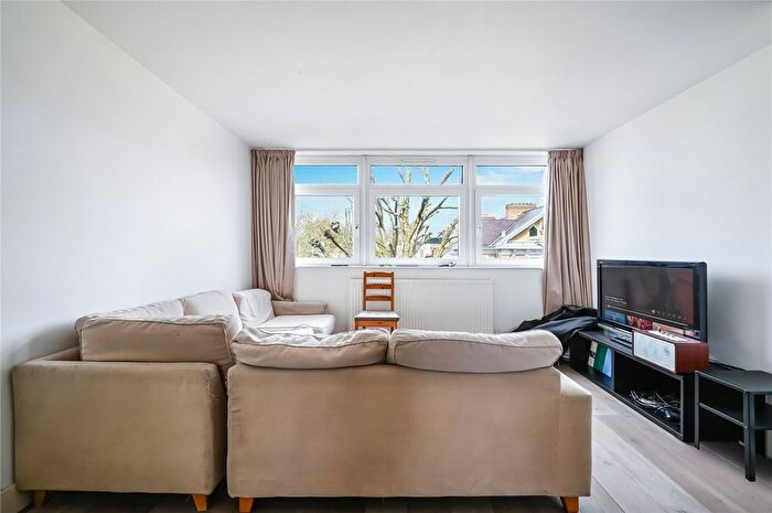 3 Bedroom Flat To Rent In Ladbroke Road, London, W11