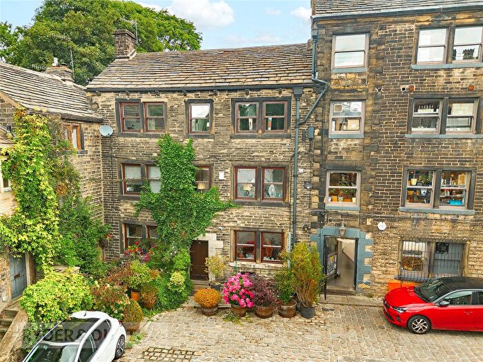4 Bedroom Terraced House For Sale In St. Marys Gate, Uppermill, Saddleworth, OL3