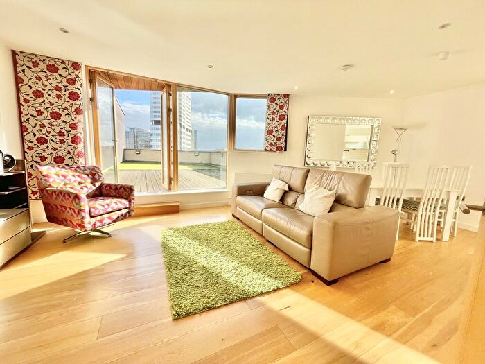 3 Bedroom Apartment To Rent In Watermans Place, Leeds City Centre, LS1