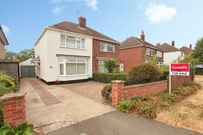 3 Bedroom Semi-detached House For Sale In Gunthorpe Road, Peterborough, PE4