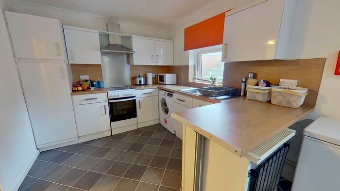 2 Bedroom Flat To Rent In Johnston Street, Woodhouse, Leeds, LS6