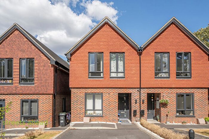 3 Bedroom Semi-Detached House For Sale In Winchester Close, Coulsdon, CR5