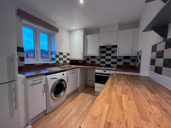 2 Bedroom Flat To Rent In Sorrel Drive, Bridgwater, TA5