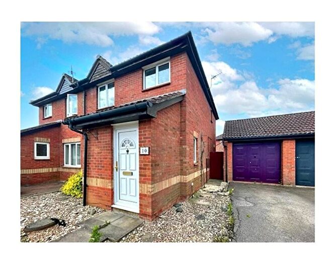 3 Bedroom Semi-Detached House For Sale In Chaucer Drive, Biggleswade, SG18