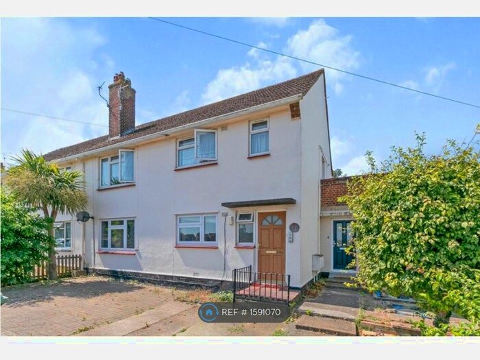 2 Bedroom Maisonette To Rent In Cumberland Avenue, Maidstone, ME15