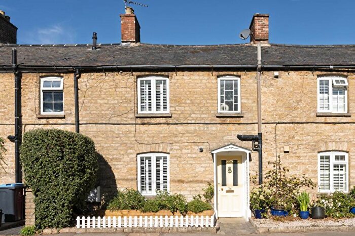 3 Bedroom Terraced House For Sale In Albion Street, Chipping Norton, OX7